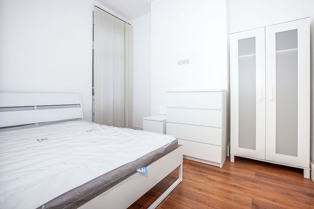 Thumbnail Room to rent in Searles Road, London