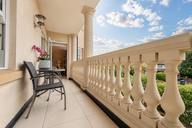 6 Denver Court , Hendon Lane , London photo 4