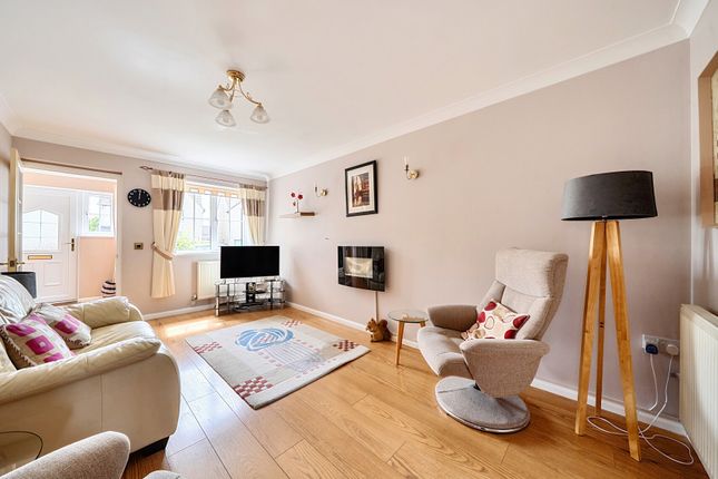 5, Lapwing Court, Stroud photo 2