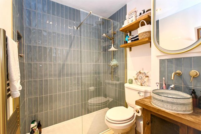 15, Pacific Heights South, 16 Golden Gate Way, Eastbourne photo 4
