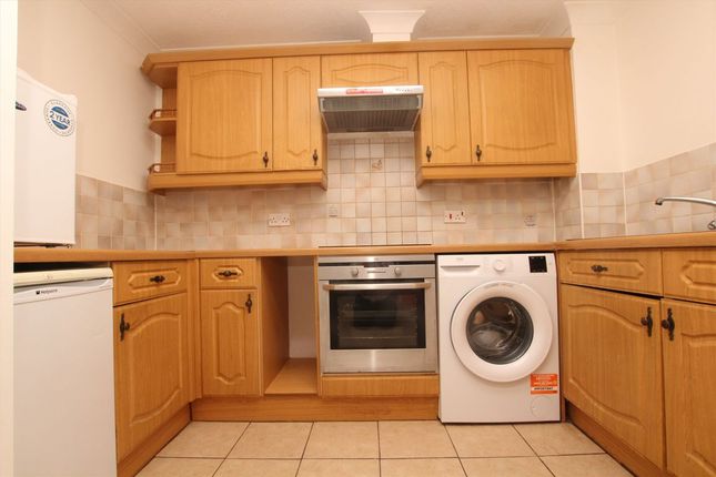 Flat 6, Hanover House, 55, Lenelby Road, Surbiton photo 4