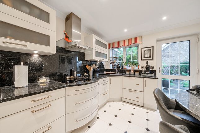 Sloane Gardens, Orpington photo 4