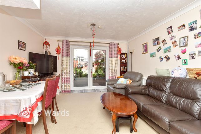 19, The Willows, Sittingbourne photo 4