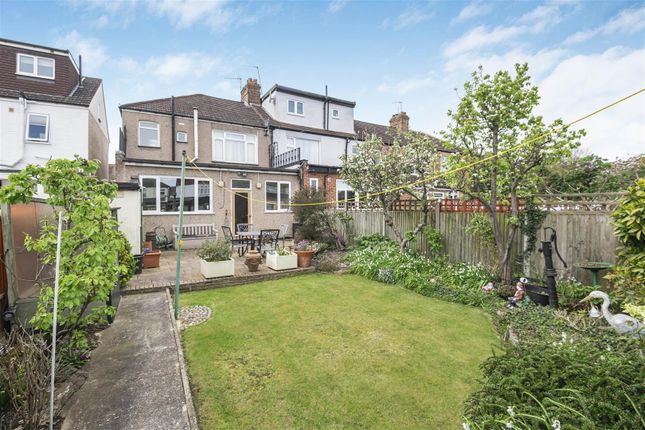 End terrace house for sale in Bush Hill Road, London