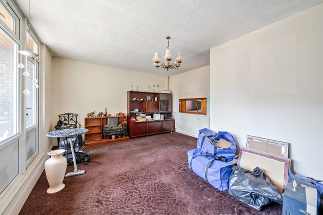 18, Maddock Way, London photo 3