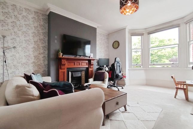 Flat 4, 19, Western Elms Avenue, Berkshire photo 2