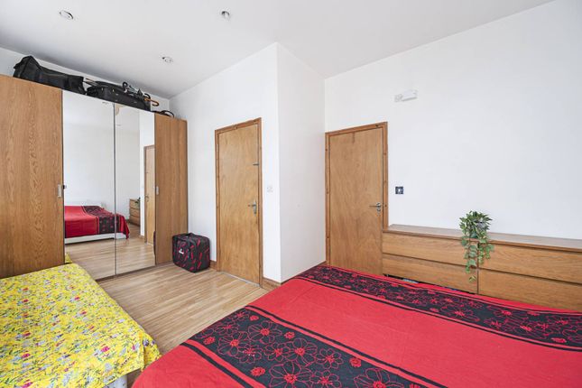 Flat for sale in White Horse Lane, Stepney, London