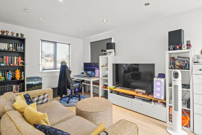 23, Mitcham Place, Milton Keynes photo 3