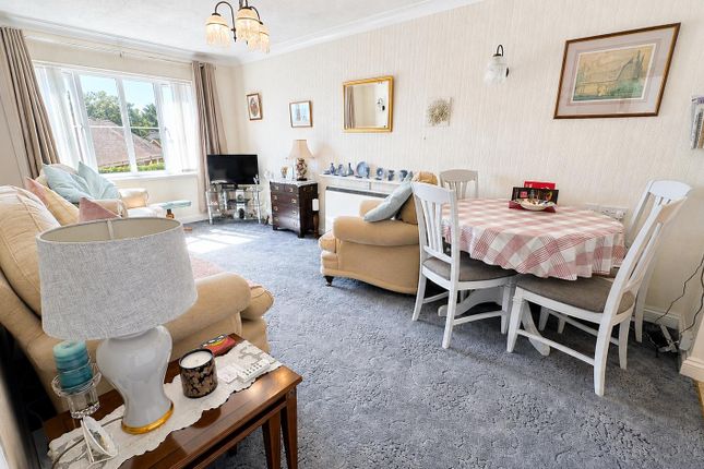1 Elizabeth Court, Louise Close, Walton-on-the-Naze photo 4