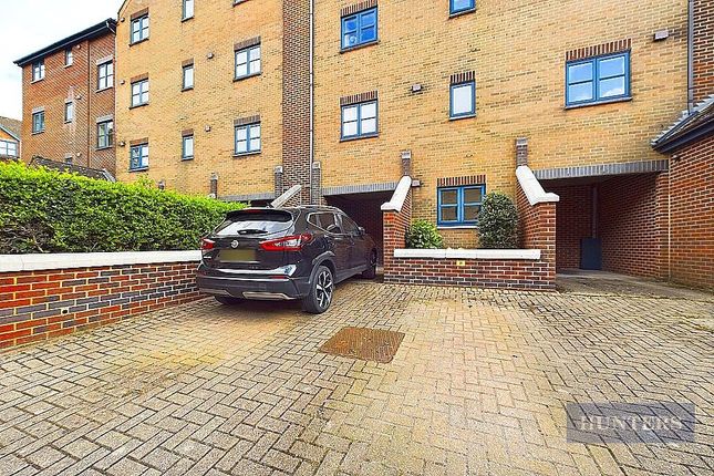 Flat to rent in Riverdene Place, Southampton