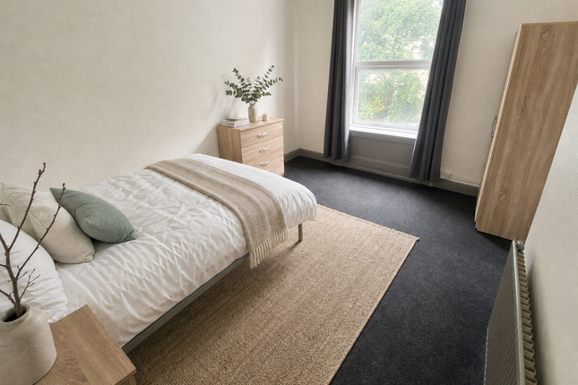 Room 4, 12 Peel Street, Hull photo 2