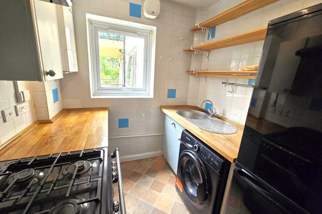 4, Shelley Court, WALTHAM ABBEY photo 4