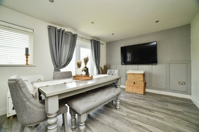 21, Victoria Croft, Beverley photo 4