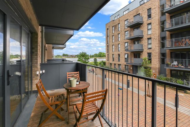 Flat 4, Hythe House, 1 Green Lanes Walk, London photo 3