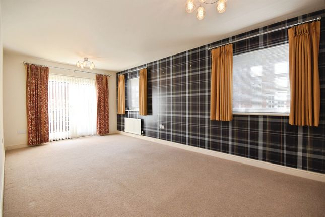 37, Dame Mary Walk, Halstead photo 2