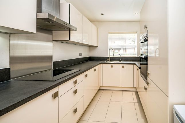 36, Chequers Avenue, Buckinghamshire photo 2