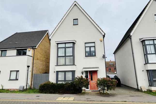 Thumbnail Detached house for sale in Belhouse Avenue, Aveley, South Ockendon