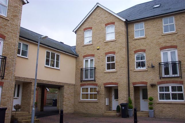Town house to rent in Durand Lane, Flitch Green, Dunmow CM6