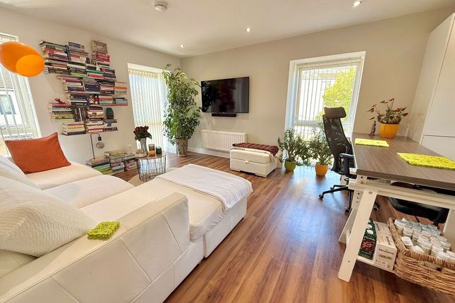 Flat 1, Hampton Place, Houghton Regis photo 2