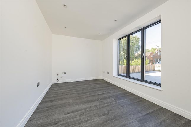 49, Bucknalls Drive, St. Albans photo 4