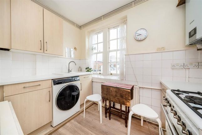 Flat 8, S Block, Peabody Estate, London photo 4