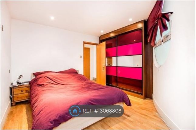 Flat, London photo 3