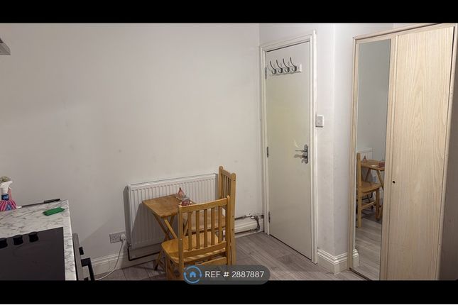 Grainger Road, London photo 5