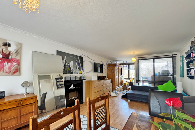 3 Bedroom 1 Bathroom Flat In Isleworth