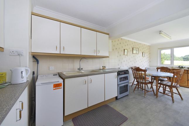 47, Hartsgrove, Godalming photo 3