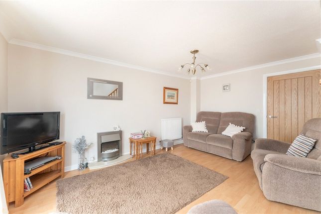 29, Pavilion Court, West Yorkshire photo 4