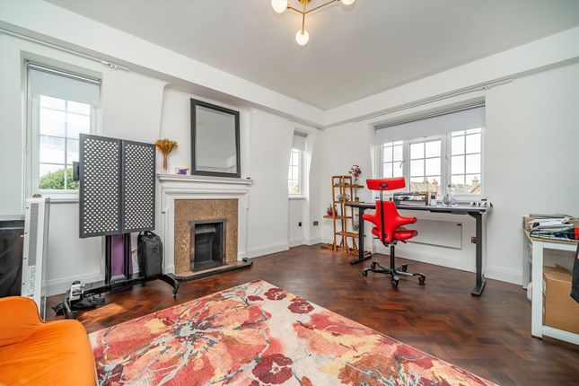 Flat 11, Kings Court, Kings Road, London photo 4