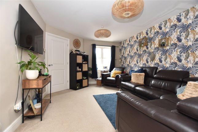 31, Scampston Drive, Wakefield photo 4