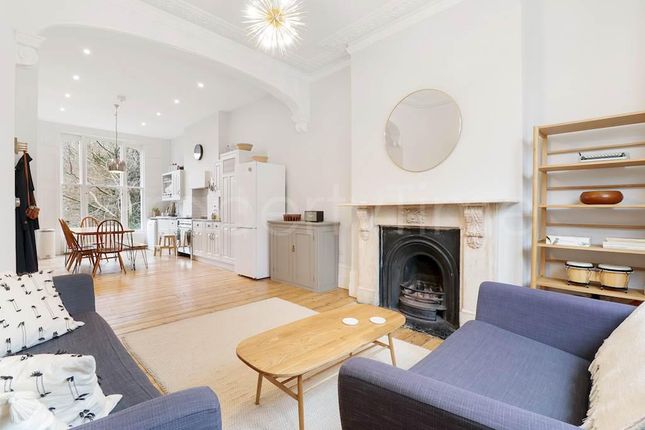 Flat for sale in Hazellville Road, Archway