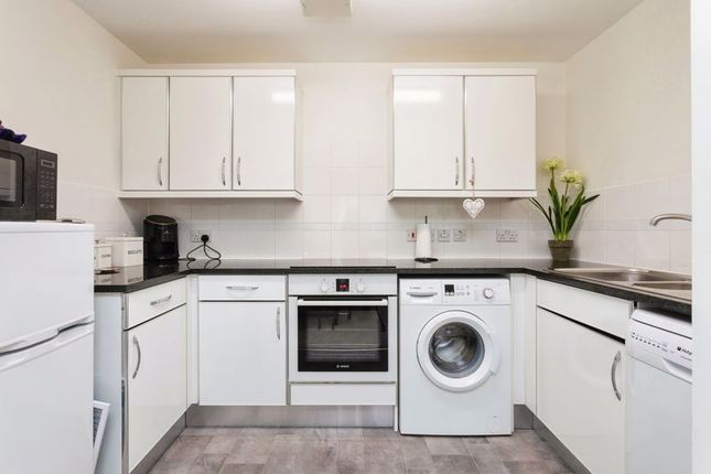 Flat for sale in Dene Court, Caterham