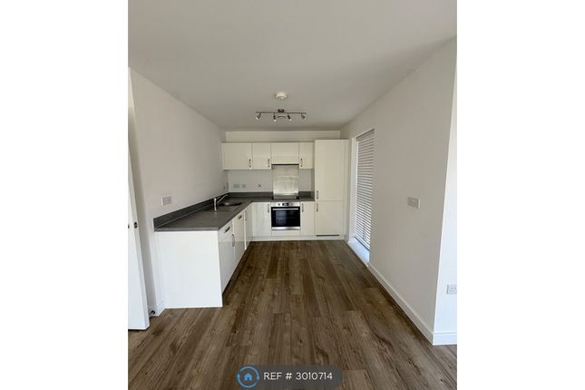 Flat, The Stables Bridle Road, Reading photo 3