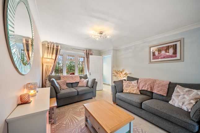 23, Blithfield Drive, Brierley Hill photo 3