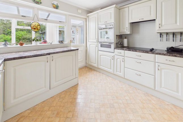 69, Heol Nant Castan, Cardiff photo 2