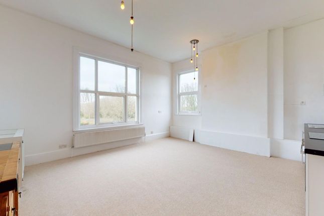 Flat to rent in London Road, Dunkirk