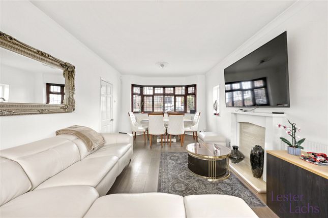 11, Dacre Close, Chigwell photo 3