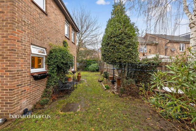 27c, Westcott Road, London photo 3
