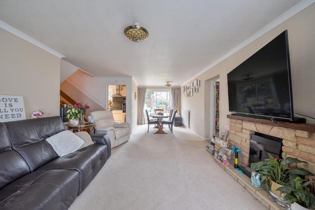 35 WARREN RISE, Frimley, Camberley photo 2