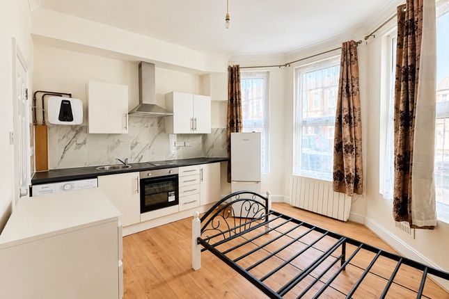 Flat 1 97, Frobisher Road, London photo 2