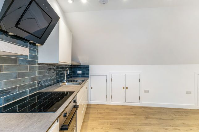 816, Garratt Lane, London photo 3