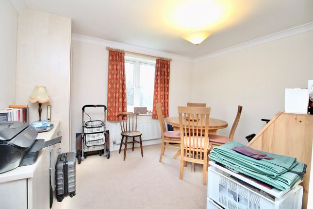 Flat for sale in Hillcroft Close, Lymington