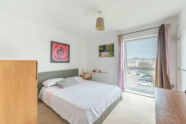 Fortune Avenue, Edgware photo 3