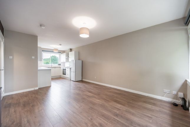 18, Invergarry Quadrant, Thornliebank photo 3