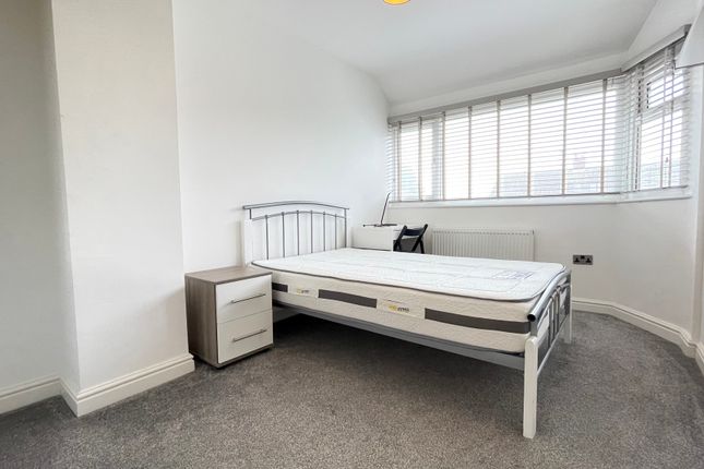 Room to rent in Moseley Wood Green, Cookridge, Leeds