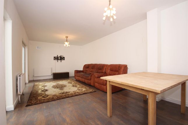 Thumbnail Flat to rent in Connaught Road, Harlesden