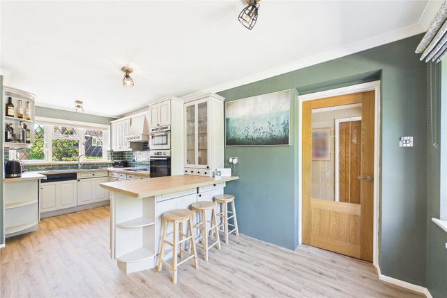 9, Leycester Close, Surrey photo 4
