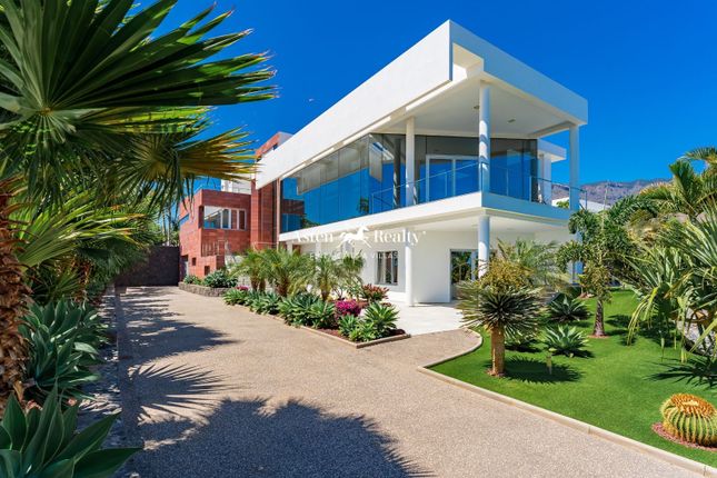 Villa for sale in Golf Costa Adeje, Costa Adeje, Santa Cruz Tenerife